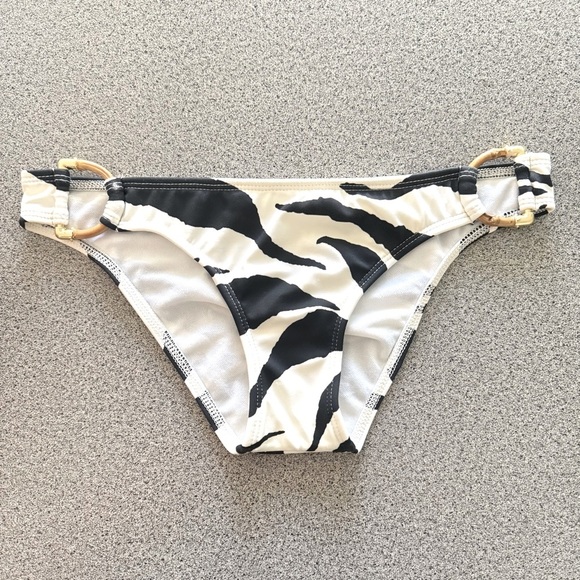 ROXY Bikini bottom size S 🖤 - Picture 1 of 6